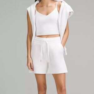 NWT Lululemon Scuba High-Rise Short 5” – White – Size 8